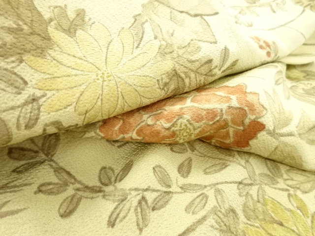  手描き　牡丹に椿・菊模様　小紋着物